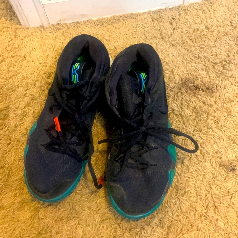 Basketball shoes